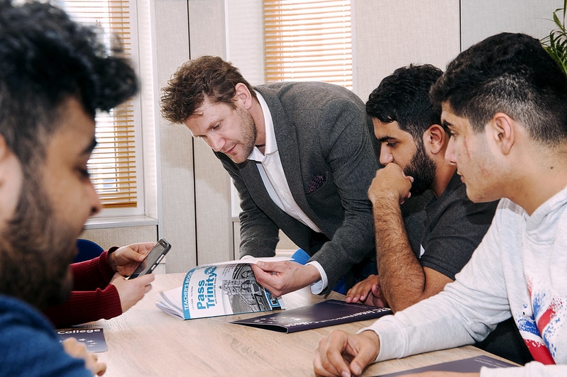 اللغة الإنجليزية المكثفة 24 درس إسبوعياً