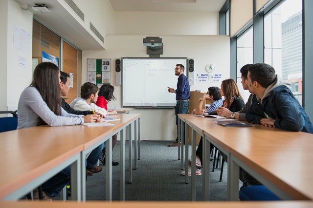 اللغة الإنجليزية الأكاديمية الشبة مكثفة 5 شهور 20 ساعه إسبوعيآ