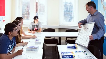 اللغة الإنجليزية العامة 25 درس إسبوعياً