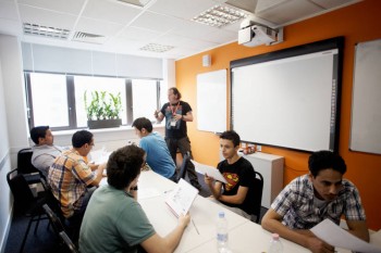 الإنجليزية للأعمال 30 درس إسبوعياً
