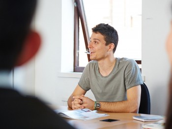 اللغة الإنجليزية المكثفة 25 ساعة إسبوعياً