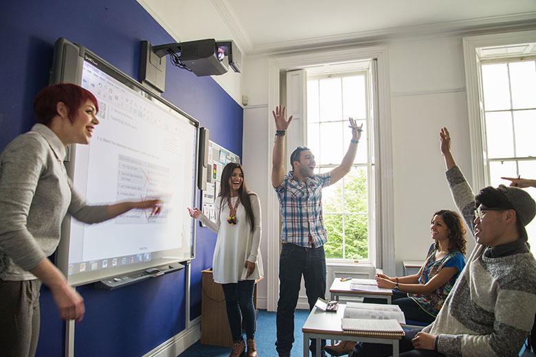 اللغة الإنجليزية الأكاديمية الشبة مكثفة 5 شهور 20 ساعه إسبوعيآ