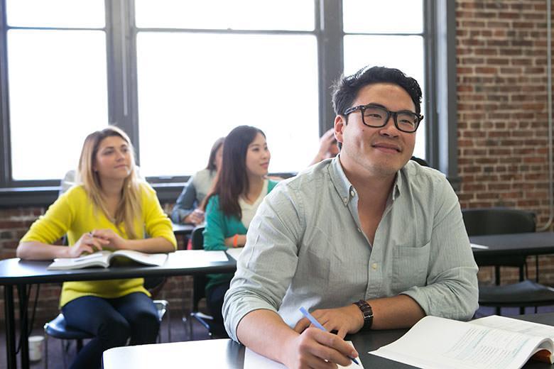 اللغة الإنجليزية الشبة مكثفة 20 ساعة إسبوعيآ