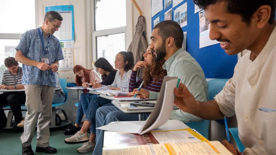 برنامج السنة الاكاديمية  للإنجليزية العامة 15 ساعة اسبوعيآ 